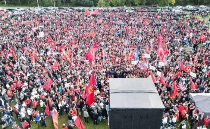 PA KOMENT: Pamje nga qielli, mijëra protestues në Hagë