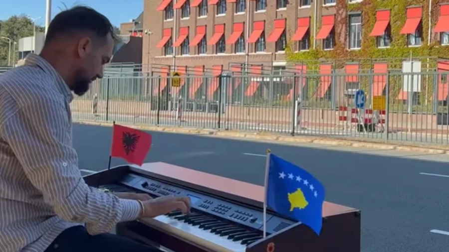 Marshi i UÇK-së me piano para Gjykatës Speciale nga Azem Haziri