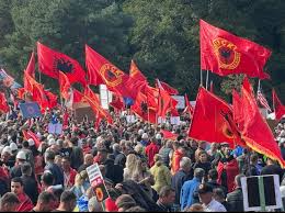 Haga vishet  KUQ E ZI!