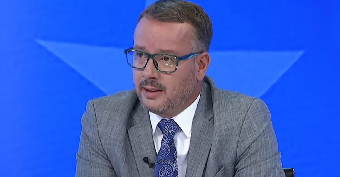 Vehbi Kajtazi: Albin Kurti ka emru zëvëndësminister ushtarin e Serbisë i cili ishte në masakren e Familjes Jashari