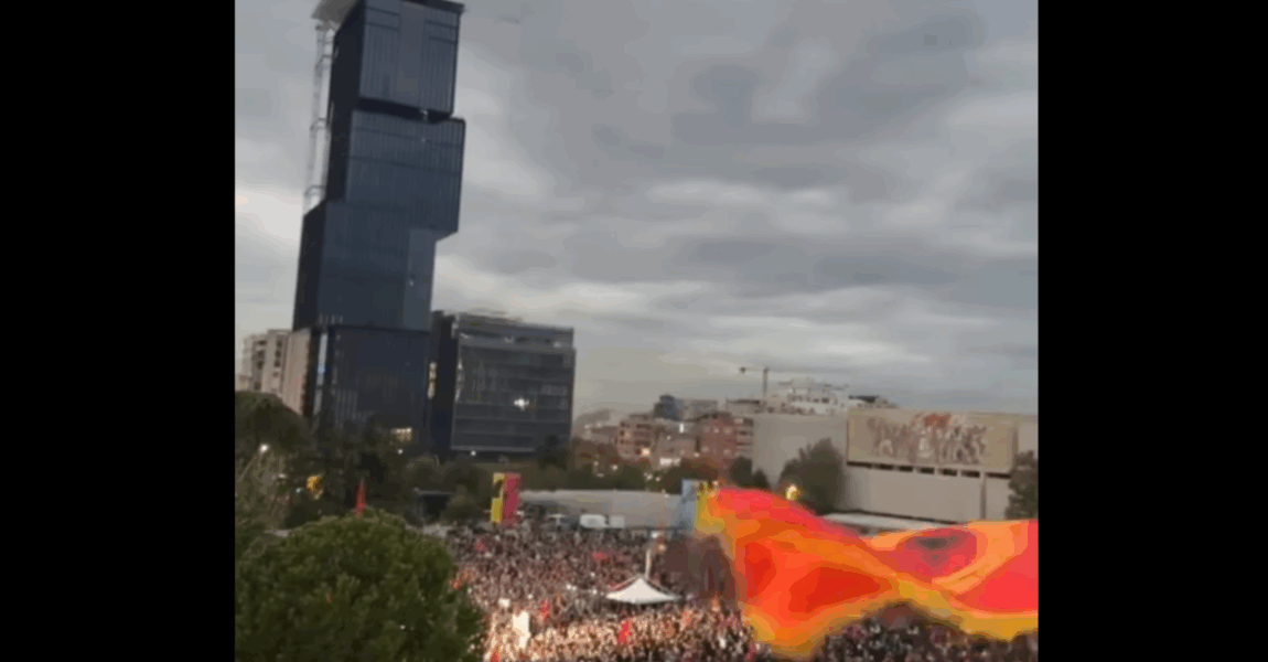 Asnjëherë më bukur se sot sheshi i Skënderbeut