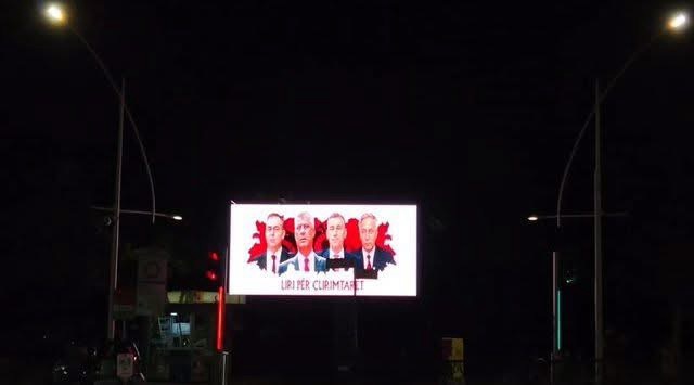 “Liri për Çlirimtarët”, rrugët e Tiranës mbushen me fotot e komandantëve të UÇK