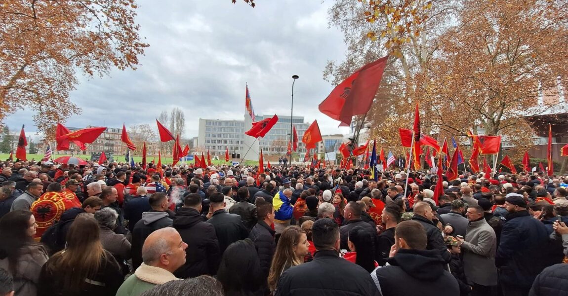 Protestohet në Strasburg në mbështetje të çlirimtarëve (pamje)