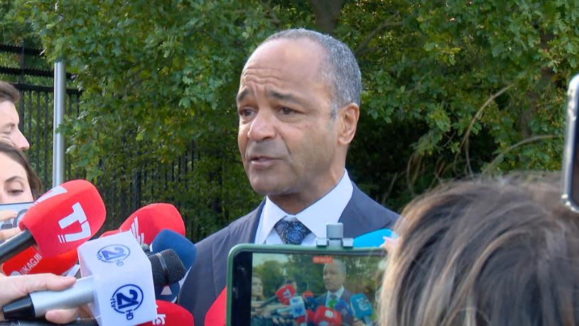 Dëshmitë e ish-zyrtarëve amerikanë në Hagë, avokati i Thaçit: S’ka qenë e vështirë t’i sjellim – thanë se “kjo është e gabuar”