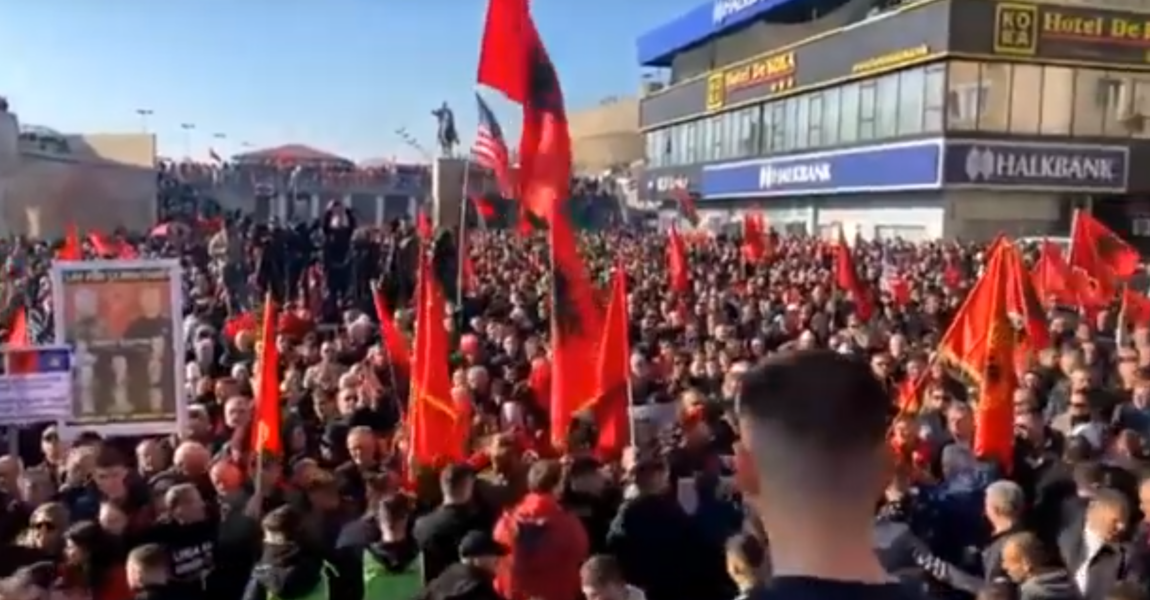 “𝐒𝐤𝐮𝐪𝐞𝐭” 𝐬𝐡𝐞𝐬𝐡𝐢 “𝐒𝐤𝐞𝐧𝐝𝐞𝐫𝐛𝐞𝐮” 𝐧𝐞̈ 𝐒𝐡𝐤𝐮𝐩 – 𝐐𝐲𝐭𝐞𝐭𝐚𝐫𝐞̈ 𝐦𝐞 𝐟𝐥𝐚𝐦𝐮𝐣 𝐞 𝐬𝐢𝐦𝐛𝐨𝐥𝐞 𝐤𝐨𝐦𝐛𝐞̈𝐭𝐚𝐫𝐞 𝐦𝐛𝐞̈𝐬𝐡𝐭𝐞𝐬𝐢𝐧 𝐢𝐬𝐡-𝐤𝐫𝐞𝐫𝐞̈𝐭 𝐞 𝐔𝐂̧𝐊-𝐬𝐞̈