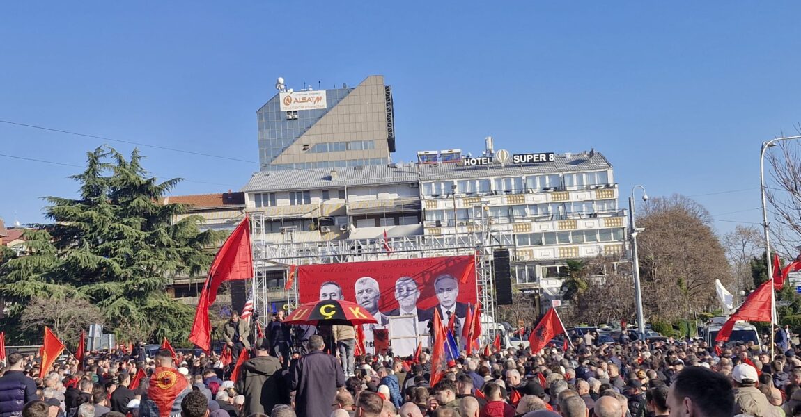 Protesta në Shkup në mbështetje të Krerëve të Ushtrise Çlirimtare të Kosovës