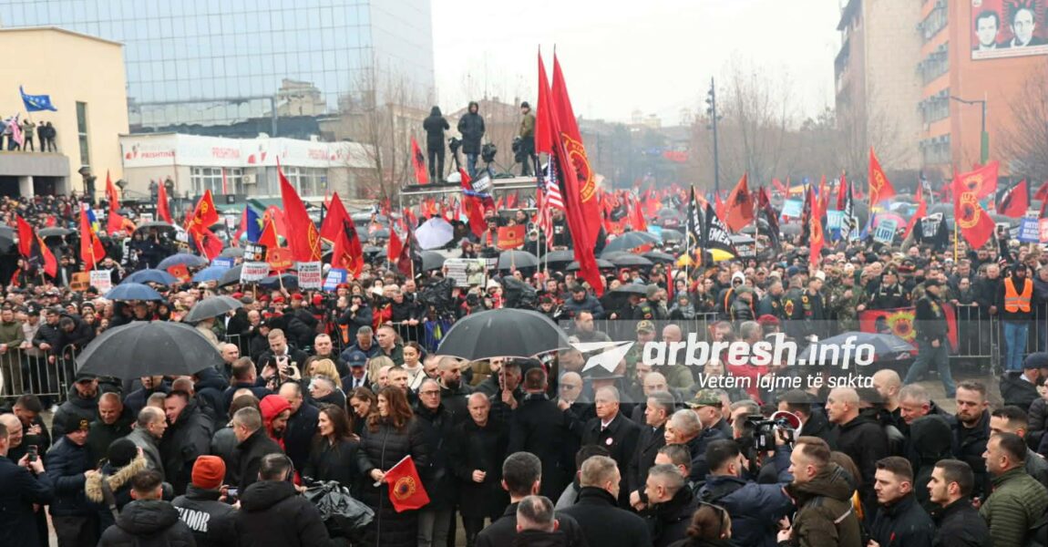Fjala Përfundimtare e Popullit. Qindra-mijëra njerëz i janë përgjigjur thirrjes “Drejtësi, Jo Politikë” në marshin më të madh të mbajtur ndonjëherë në Kosovë.