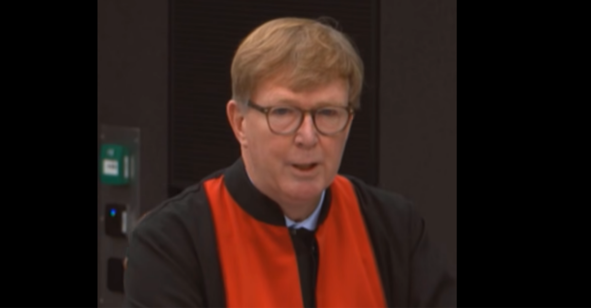 Avokatit të Kadri Veselit: Kemi pasur një person që ka qenë roje e të akuzuarve në burg, dhe më pas u bë prokuror i tyre.