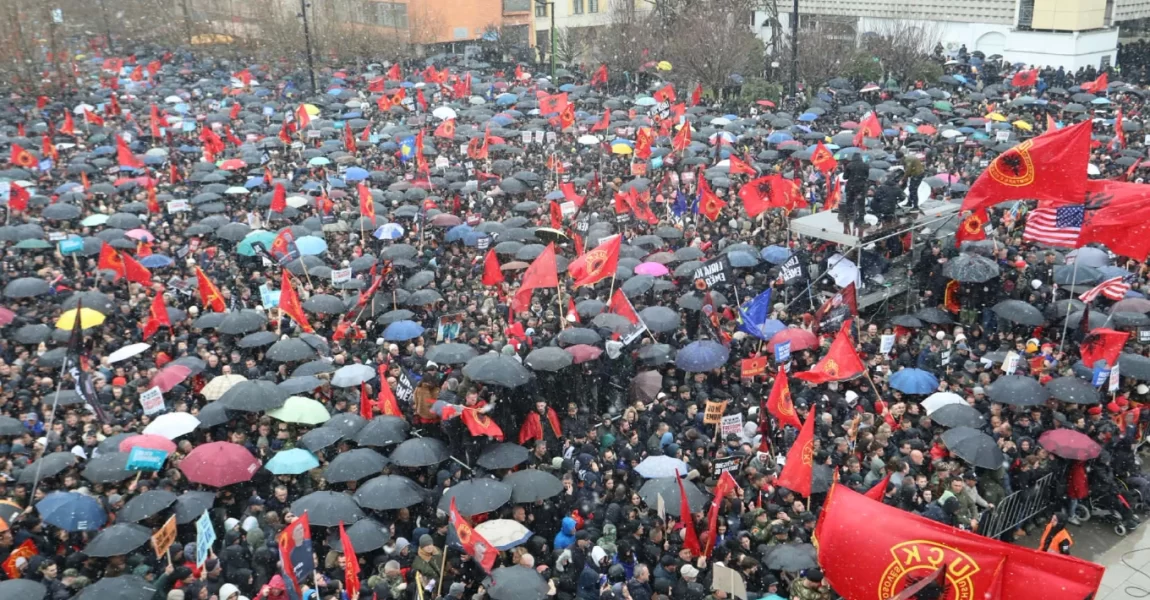 “Liria ka Emër”: Sot katërshes së UÇK-së po i dërgojmë mesazh të qartë se nuk janë vetëm, pas jush qëndron një popull i tërë