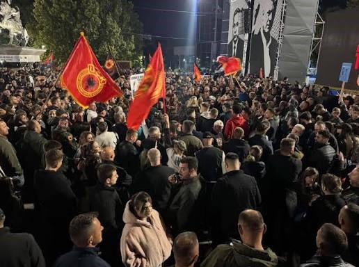 Nis nata e 12-të e protestës kundër aktgjykimit në Hagë