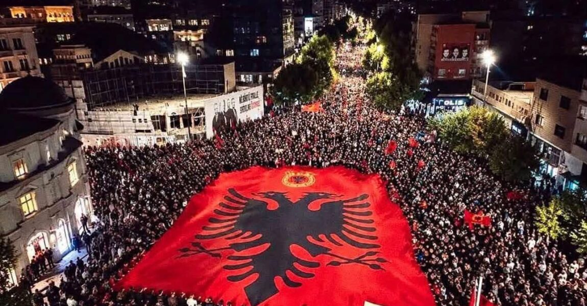 Sonte nata e 8-të e protestës: Qeveria Kurti nuk bën asnjë veprim edhe një javë pas dënimit të krerëve të UÇK-së