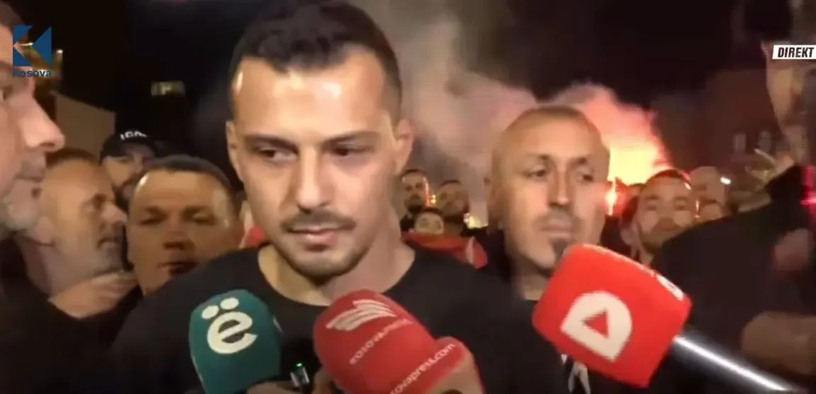 Endrit Thaçi nga protesta: UÇK-ja është e pastër, besojmë në pafajësinë e çlirimtarëve