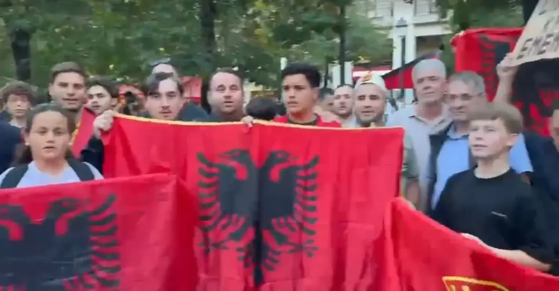 Protestë në Paris kundër vendimit të Dhomave të Specializuara