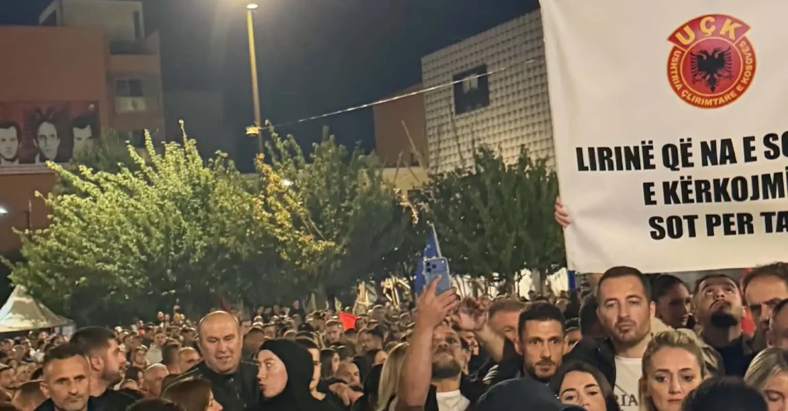 ZËRI I POPULLIT Numër i konsiderueshëm i protestuesve në Prishtinë kundër vendimit të Gjykatës Speciale