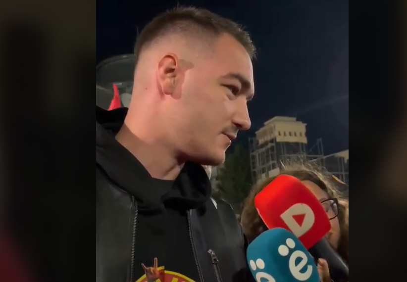 Djali i Kadri Veselit i bashkohet protestës në mbështetje të ish-krerëve të UÇK-së