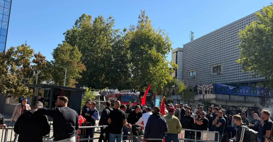 NË PRANGA Arrestohet qytetari që protestonte për Ligjin e Speciales, thotë se s’kërcënoi asnjë zyrtar policor